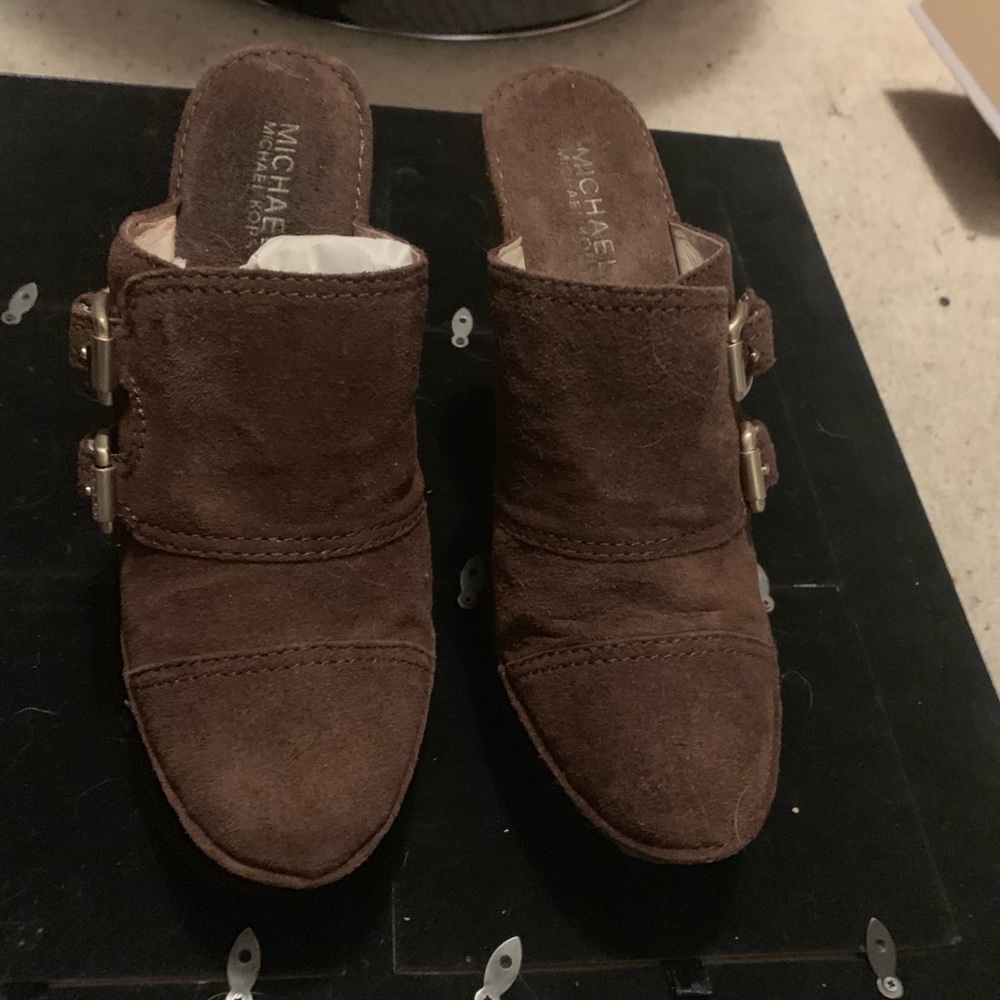Brand new brown clogs